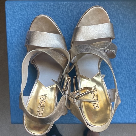 MK gold heels!!! - Picture 4 of 7